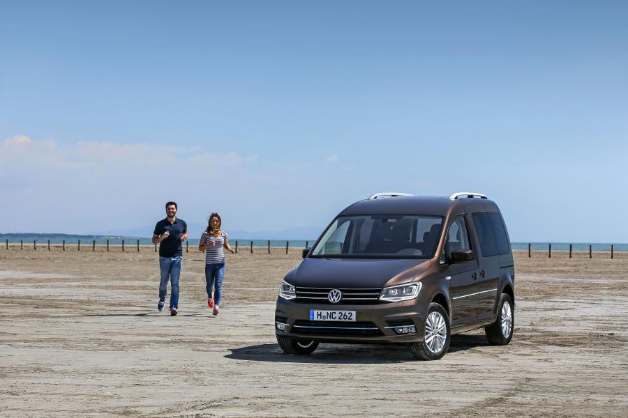  Volkswagen Caddy Highline 2015 года  (фото 13 из 19)